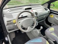 tweedehands Renault Twingo 1.2 Air Stuurbekrachtiging Audio/CD Electric pakket Panoramadak Getint glas Colorpakket Dealeronderhoud Nieuwe Apk!