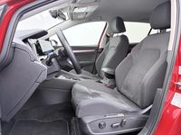 Occasion VW Golf VIII Business 110 PK (80 kW) 2023 Rood Stationwagen