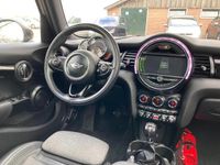 tweedehands Mini Cooper 1.5 Chili Serious Business | Panodak + Xenon