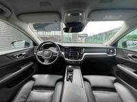 tweedehands Volvo V60 2.0 B4 Momentum Business Mild hybrid, Automaat, Lederen bekleding, Trekhaak, Intellisafe assist, Adaptive cruise, Stoelverwarming, Stuurverwarming