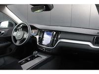 tweedehands Volvo V60 B4 Core | Leder | Pilot Assist | BLIS | Stoel/Stuur verwarming | Trekhaak | Camera | PDC V+A