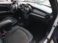 tweedehands Mini Cooper HatchbackSalt / Panoramadak / Comfort Access / PDC achter / LED / Cruise Control / Navigatie / Airconditioning