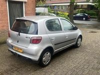 tweedehands Toyota Yaris 1.0-16V VVT-i Sol 176.000 NAP DKM 5DEURS ZILVER 1999