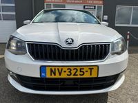 tweedehands Skoda Fabia Combi 1.2 TSI Drive met trekhaak en parkeersensoren en navigatie en bluetooth telefoon / media en airco