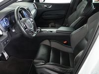 tweedehands Volvo XC60 2.0 B5 AWD R-Design Navi / LED / Leder / Carplay /