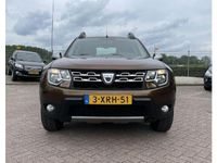 tweedehands Dacia Duster 1.2 TCe 4x2 Lauréate 125PK, 1E EIG AFK, NAP VOLLEDIG DEALER OH, 12MND GARANTIE! Airco, Bluetooth, Cruise control, Dakrails, Elektrische ramen, Leder, LMV 16'', Navi, PDC, Radio-CD/MP3 speler.