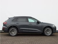 tweedehands Audi Q8 e-tron 55 quattro Advanced Edition Plus 115 kWh | Head up | Leder Valcona | Trekhaak | City + Tour | Pano dak | Sportstoelen |