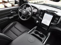 tweedehands Dodge Ram 15005.7 V8 4x4 Crew Cab Sport / digitaal dashboard / groot scherm / zwart leer / stoelventilatie en verwarming / camera