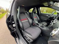 tweedehands Mercedes A180 Ambition 1 eigenaar / Airco / Navi / Leder-Stof Sportstoel met stoelverwarming / PDC achter / LMV 16" /