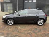 Occasion Opel Astra Cosmo 140 PK (102 kW) 2011 Zwart Hatchback