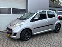 Occasion Peugeot 107 68 PK (50 kW) 2011 Grijs (metallic) Hatchback