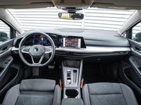 tweedehands VW Golf VIII variant 2.0 TDI Life Business Dode Hoek Cruise Navi Carplay PDC DAB+