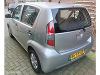 Occasion Daihatsu Sirion 69 PK (50 kW) 2007 Grijs Hatchback