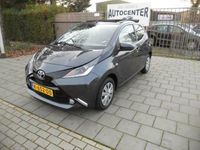 tweedehands Toyota Aygo 1.0 VVT-i x-play navigatie panoramadak