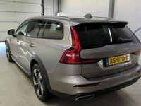 tweedehands Volvo V60 CC 2.0 D4 Automaat 190 pk AWD Intro Edition Panoramadak Navi Pilot Assist ACC Intellisafe Surround Blis Full Led Koplampen Carplay Head-Up Display Harman Kardon Audio Standkachel On Call Extra Getint Glas Vol Opties NL Auto 1e Eigenaa