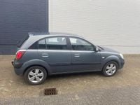Occasion Kia Rio 97 PK (71 kW) 2007 Grijs (metallic) Hatchback