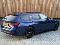 tweedehands BMW 320 3-SERIE Touring i High Executive | HiFi | LED | ACC | M-sport velgen | Lederen bekleding | Rondomzicht Camera | Privacy glass | Shadow line