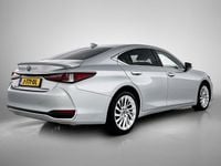 Occasion Lexus ES300H President Line 218 PK (160 kW) 2020 Grijs metallic Sedan