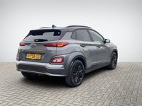 tweedehands Hyundai Kona EV Premium Sky 64 kWh Black Edition Schuif-/Kanteldak Leder Head-Up Display Stuur- + Stoelverwarming Adapt. Cruise Control Rijklaarprijs!