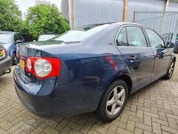 tweedehands VW Jetta 1.6 FSI Comfortline navi airco,druklager hoorbaar