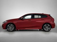 Occasion BMW 118 Executive 2021 Rood Hatchback