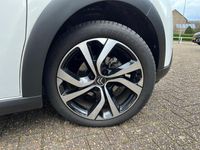 tweedehands Citroën C3 1.2 PureTech Shine Navi-Camera-All Weather banden-LM velgen