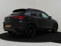 tweedehands VW T-Roc 1.5 TSI Sport | Panoramadak | Keyless | Achteruitrijcamera | Digital cockpit Pro | LED verlichting | Draadloze telefoonlader | Elektrische achterklep |