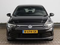 tweedehands VW Golf VIII 1.5 eTSI R-Line 150pk DSG | Panorama dak | LED Matrix | 18" velgen | Keyless | Stoel- en stuurverwarming |