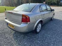 tweedehands Opel Vectra 1.8-16V Elegance erg fijne ruime auto gepoetst!!