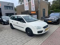 Occasion Ford Focus 101 PK (74 kW) 2006 Wit, metallic lak Stationwagen