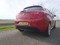 tweedehands Alfa Romeo Giulietta 1.4 T Rood Distinctive Pack Sport Squadra