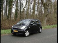 Occasion Daihatsu Sirion 69 PK (50 kW) 2007 Zwart Hatchback