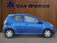 Occasion Toyota Aygo Comfort 68 PK (50 kW) 2011 Blauw (metallic) Hatchback