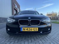 tweedehands BMW 114 1-SERIE i Edition 5drs. NAVI/16"LMV/STOELVERWARMING/MF-MSPORTSTUUR+POOK/PARKEERSENSOREN/NET OH BEURT GEHAD