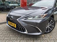 Occasion Lexus ES300H Business Edition 218 PK (160 kW) 2023 Grijs (metallic) Sedan