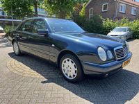 tweedehands Mercedes E230 Elegance AUTOMAAT AIRCO CRUISE TREKHAAK YOUNGTIMER