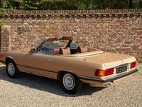 tweedehands Mercedes SL450 European new delivery (headlights and bumpers), Extraordinarily well-preserved inside and outside, Striking color combination "Colorado Beige over Dattel Brown", From factory equipped with Climate Controle and a Becker Europe-radio, T