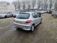 tweedehands Peugeot 206 1.4 Quiksilver Goed rijdende en nette sportieve auto,Airco,Electr pakket,Apk 18-07-2024. Nieuwe apk bij aflevering.