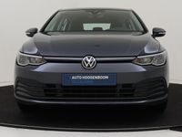 tweedehands VW Golf VIII 1.0 TSI Life | Stoel- en stuurwielverwarming | 3-zone airco | Standkachel | Draadloze telefoonlader | Adaptieve Cruise control | Sfeerverlichting | Parkeersensoren |