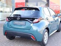 Nieuw Toyota Yaris Hybrid Comfort 116 PK (85 kW) 2025 Groen, metallic lak Hatchback