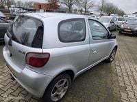 Occasion Toyota Yaris Luna 86 PK (63 kW) 2000 Grijs Hatchback