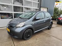 Occasion Toyota Aygo 68 PK (50 kW) 2007 Grijs Hatchback