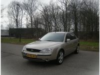 Occasion Ford Mondeo Ghia 146 PK (107 kW) 2001 Geel (metallic) Hatchback