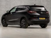 tweedehands Opel Grandland X 1.2 Turbo Sport 120 Jaar Edition Automaat (APPLE CARPLAY, NAVIGATIE, GETINT GLAS, LANE ASSIST, SPORTSTOELEN, PARKEERSENSOREN, CRUISE CONTROL, DAB+, NIEUWSTAAT)