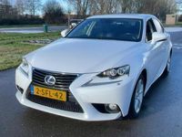 tweedehands Lexus IS300h 25th Edition Schuifkanteldak LED PearlWhite org.NLD Auto afn.Trekhaak Halfleder Int. Rijklaar incl. 12 maanden Bovag garantie