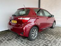 tweedehands Toyota Yaris 1.5 Hybrid Design Red|Cruise|Automaat|Camera