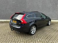 tweedehands Volvo V60 2.4 D6 Twin Engine Summum | AUTOMAAT | TREKHAAK | SCHUIFDAK | NAVI | LEDER | CC | PDC | STOELVERW | APK T/M 7-2-2025