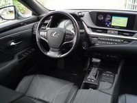 tweedehands Lexus ES300H Luxury Line Autom Leder Stoelverw/Stoelventilatie Navi 360 Camera Clima Cruise 2x PDC LMV ENZ NL Auto.