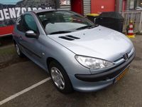 tweedehands Peugeot 206 1.4 Gentry,ZUINIG! NIEUWE DISTRIBUTIE!