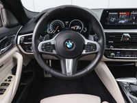 tweedehands BMW 540 5-SERIE TouringxDrive High Executive M Sport Automaat / Panoramadak / Trekhaak / Adaptieve LED / Parking Assistant Plus / Gesture Control / Harman Kardon / Comfortstoelen